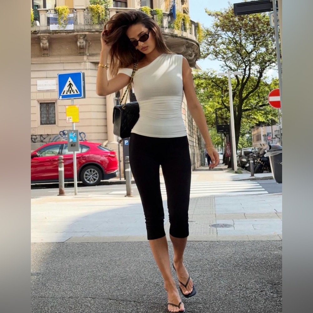 Theory Chic Black Women's Capris
